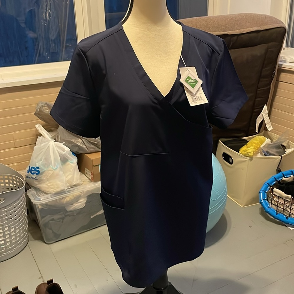 Kales scrubs top